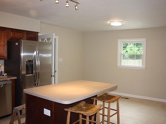 5th image of 545 Hollyhill Dr