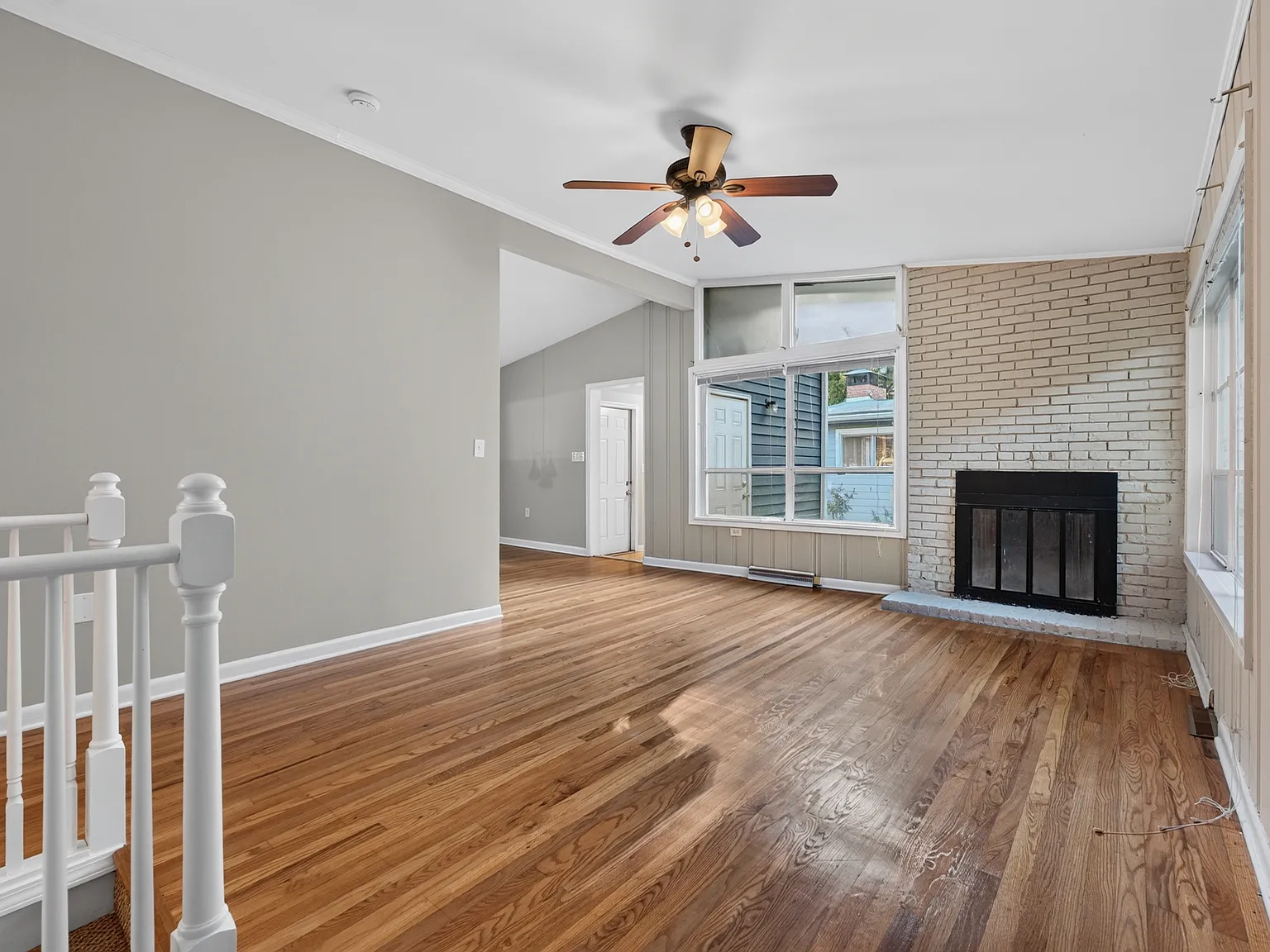 5 bed, 2000 sqft, $2,900 — Photo 3