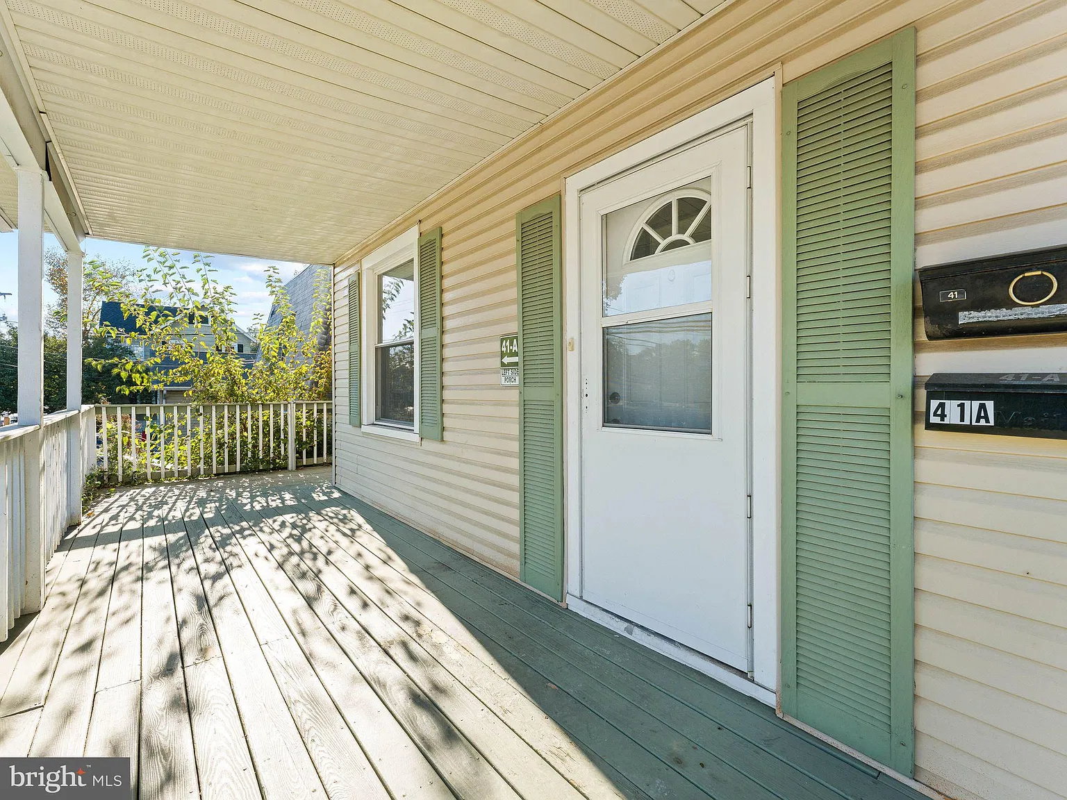 3 bed, 1.0 bath, 1200 sqft, $2,350 — Photo 2