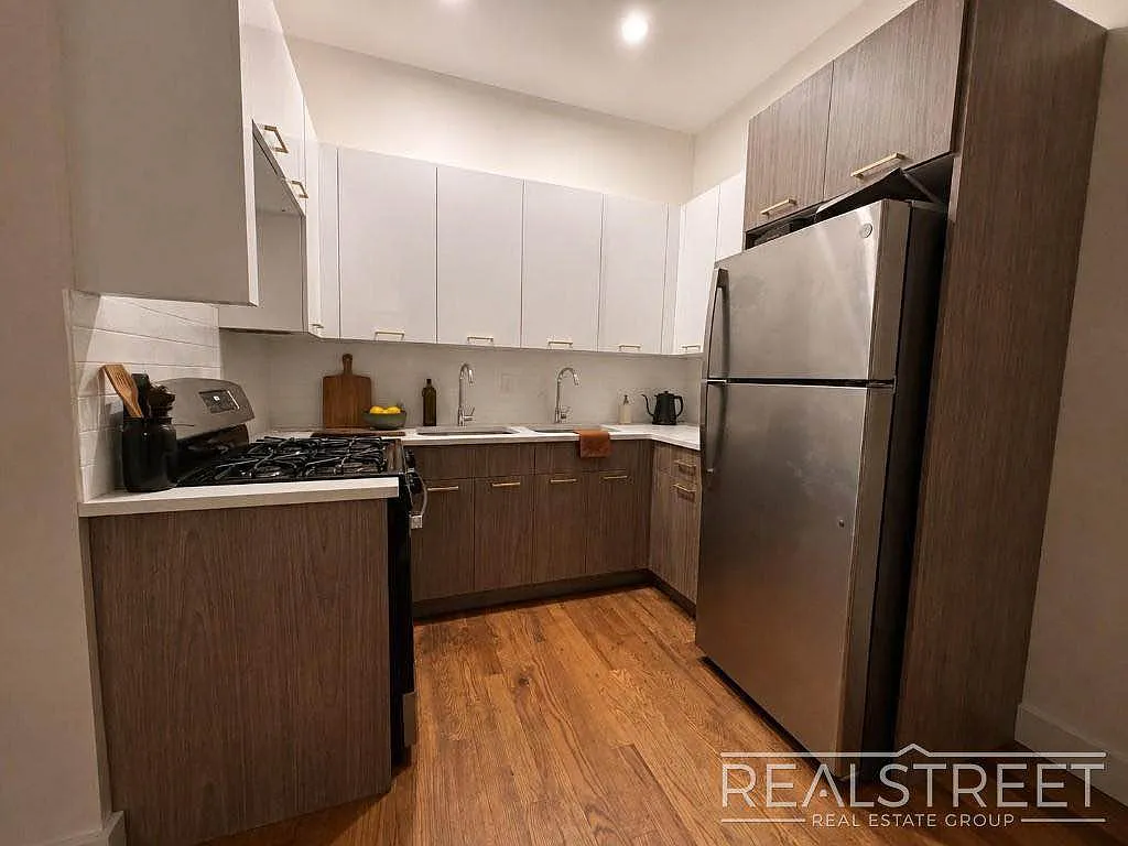 695 De Kalb Avenue — Photo 4