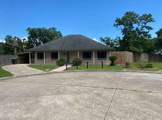 2630 Bryan Ave, Groves, TX 77619