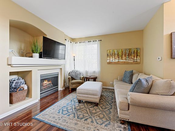 2nd image of 524 E Thornhill Ln