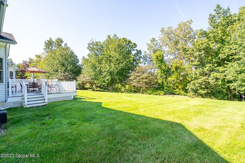 4th image of 13 Hampton Circle