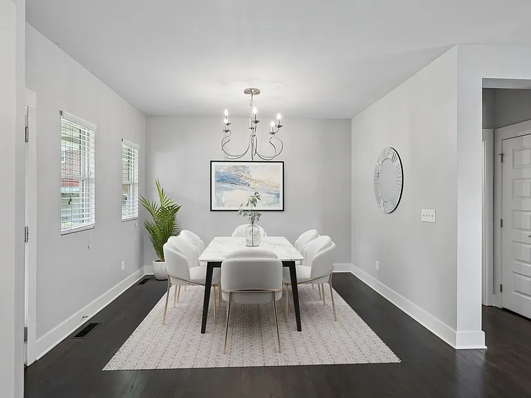 906 Smiley St — Photo 17