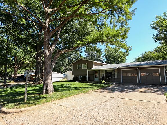 2nd image of 7401 W Dorsey Ave