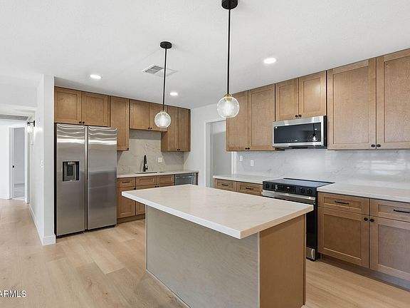2nd image of 3124 E DAHLIA Drive