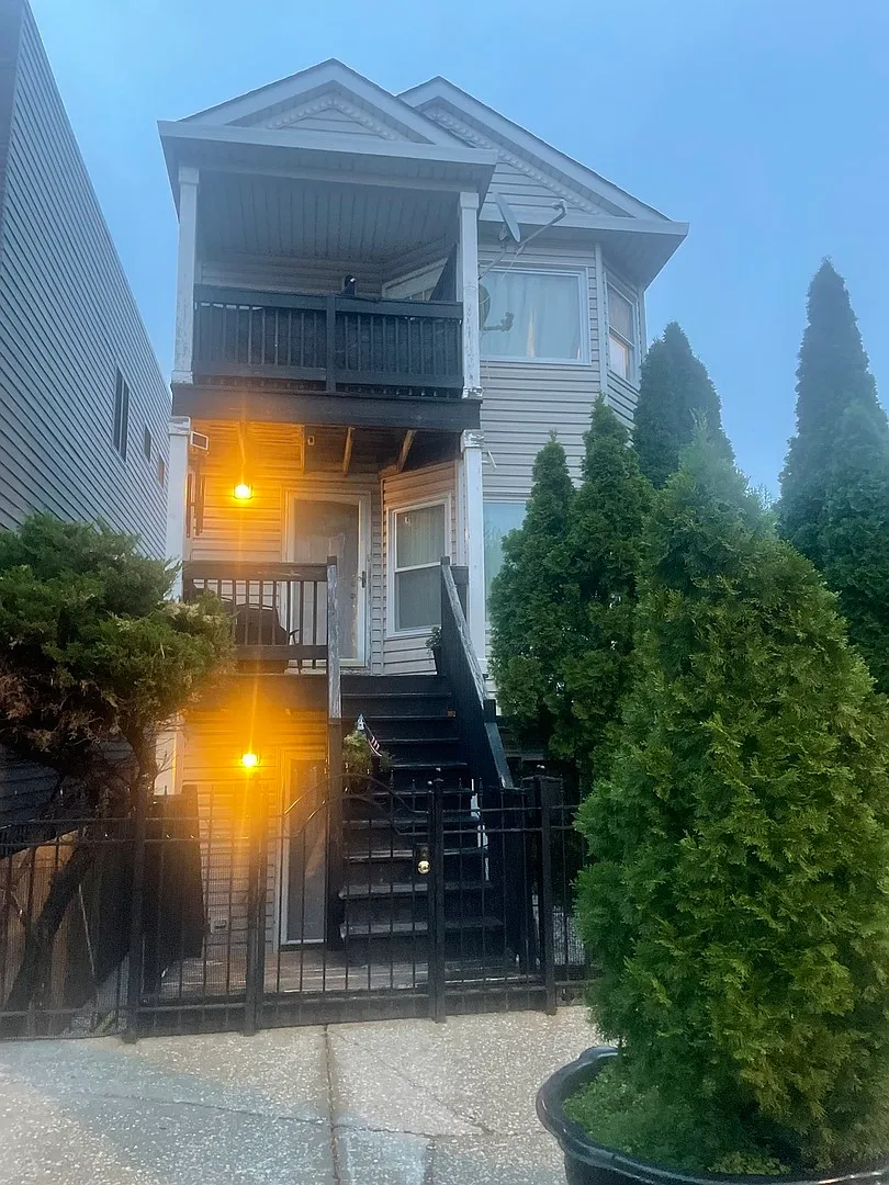 2 bed, $2,000 — Photo 1