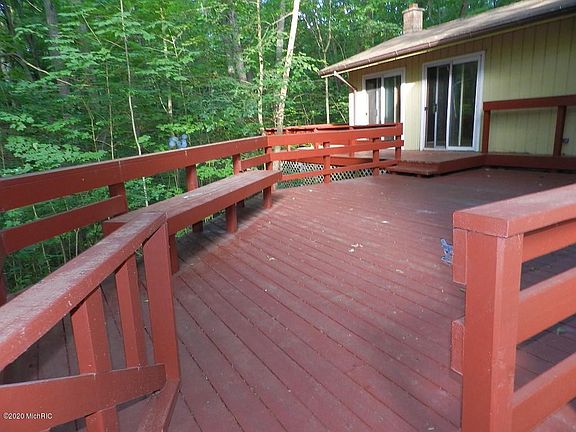 3rd image of 1420 Point O Woods Dr