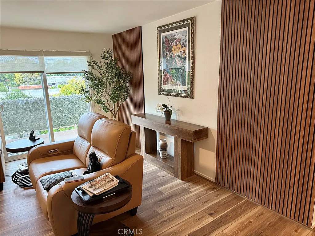2 bed, 2.0 bath, 1010 sqft, $3,200 — Photo 2