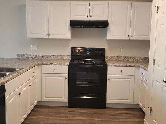 3rd image of 1628 E Jahns St