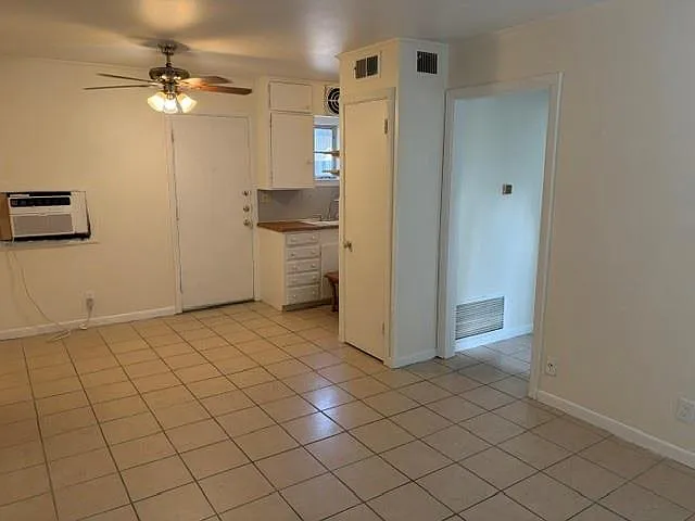 3202 Grooms St #F — Photo 5