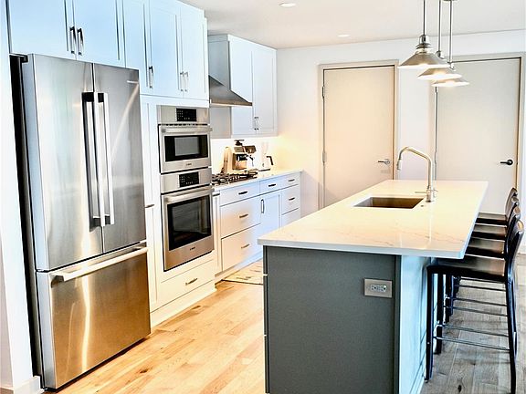 4th image of 1620 Little Raven St Unit 402