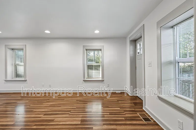 2 bed, 1.0 bath, 889 sqft, $1,497 — Photo 4