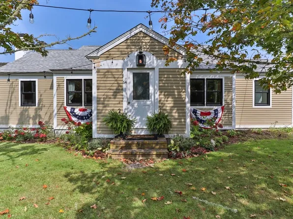64 Smith St, Harwich, MA 02645