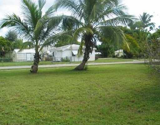 3rd image of 801 SW 16th Ct