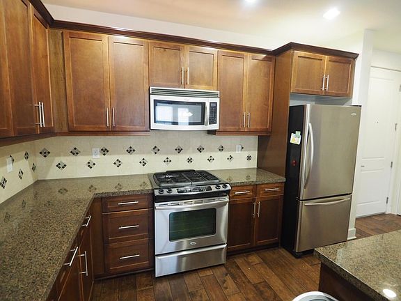 3rd image of 2349 Jefferson St Unit 412