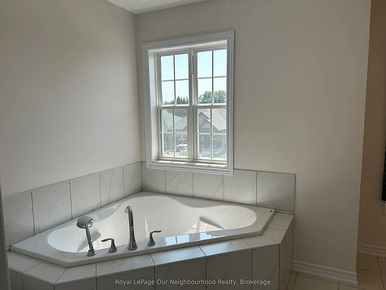 484 Joseph Gale St — Photo 11