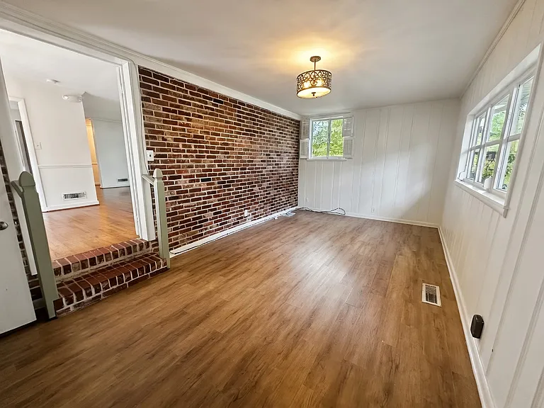 Den / Playroom area (flexible bonus space