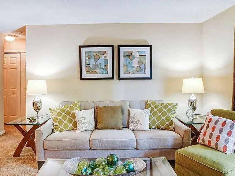 Highland Oaks Apartments — Photo 1