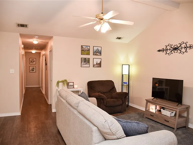 3813 Oldenburg Ln — Photo 6