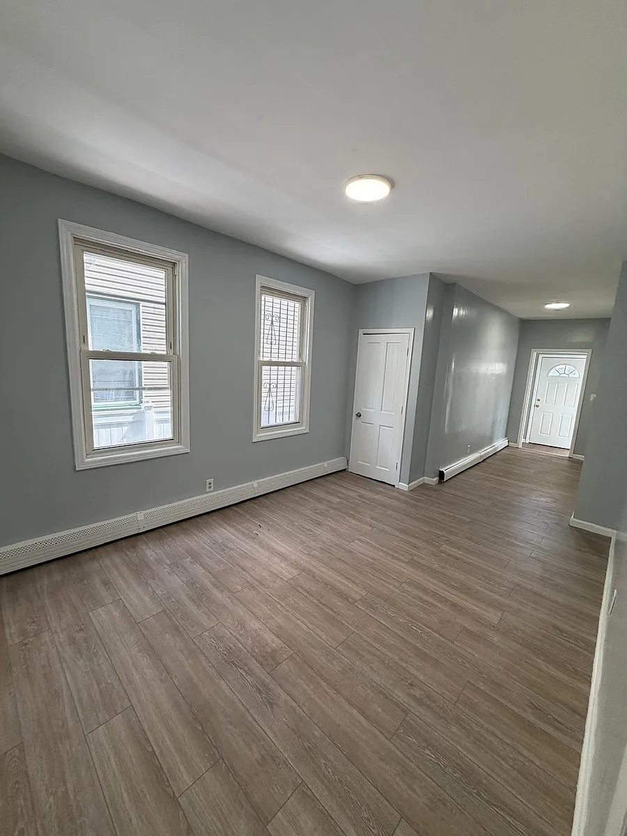 Building Photo - 167 Shephard Ave #1
