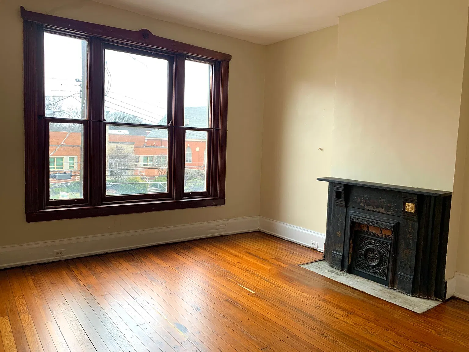 4229 Hamilton Ave — Photo 2