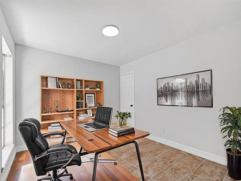 2223 Courtney Ct — Photo 23