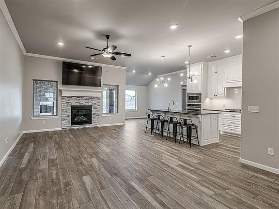 5th image of 609 Red River Dr