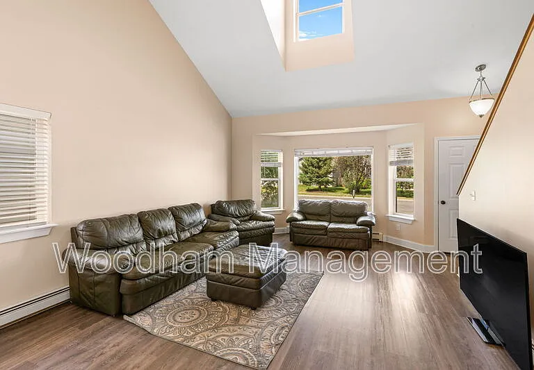 306 Golden Valley Dr — Photo 3