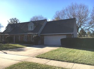 3909 Farhills Dr, Champaign, IL