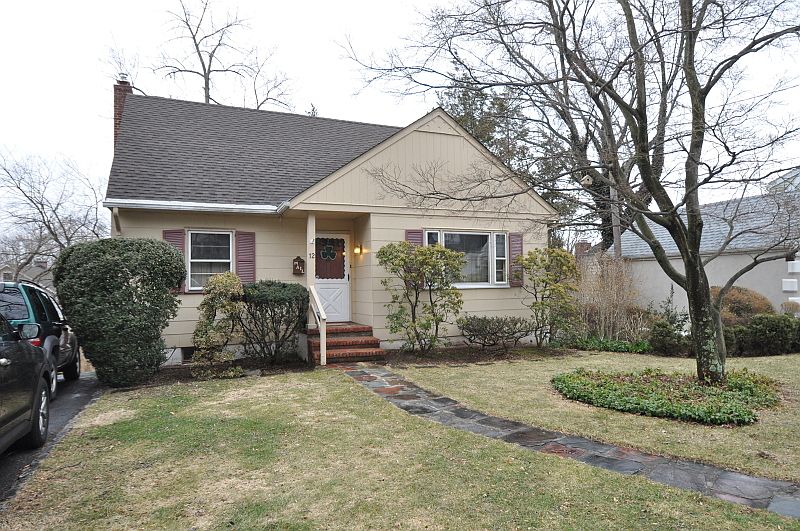 1st image of 12 Belleview Ter