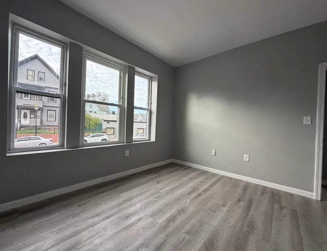 4 bed, 1200 sqft, $1,980 — Photo 3