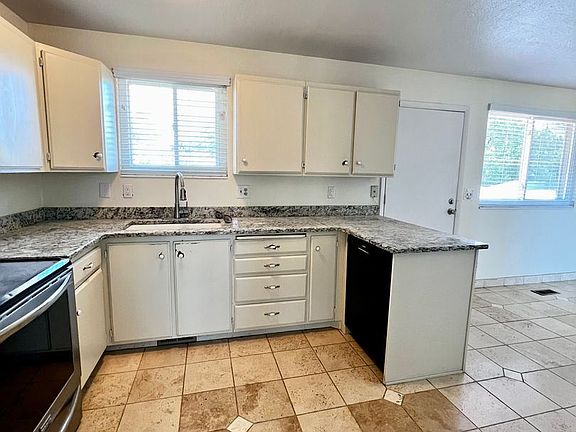 3rd image of 2066 W Quailstone Dr #13807322