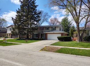 124 S Waverly Pl, Mount Prospect, IL 60056