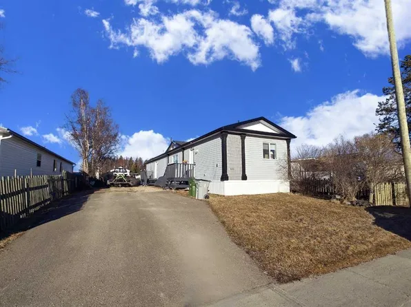 606 E 52nd St, Edson, AB T7E 1K9
