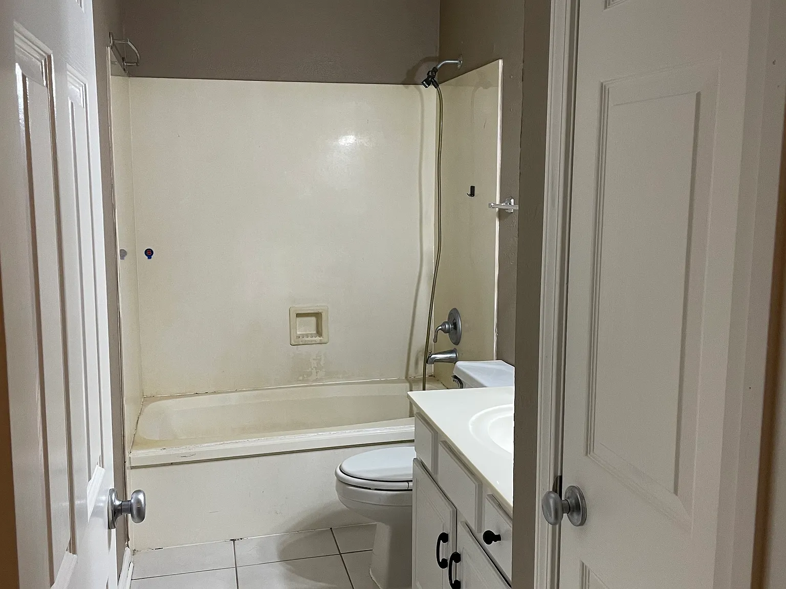 2 bed, 1.5 bath, 1100 sqft, $1,350 — Photo 3