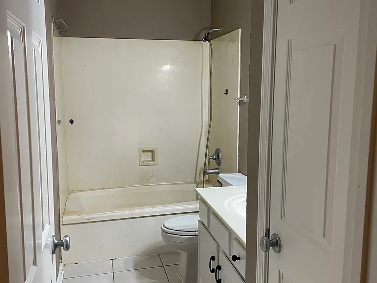 1635 Newport Pl #11 — Photo 3
