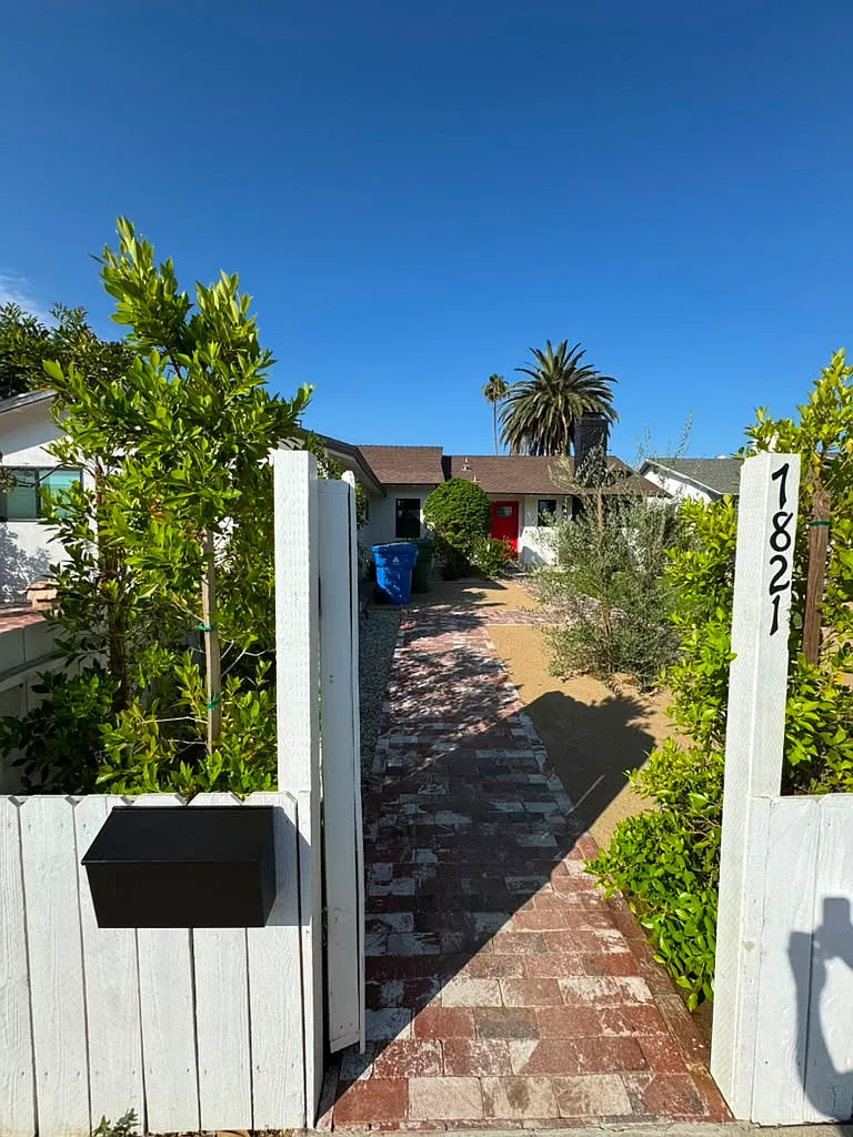 4 bed, 1354 sqft, $4,600 — Photo 1