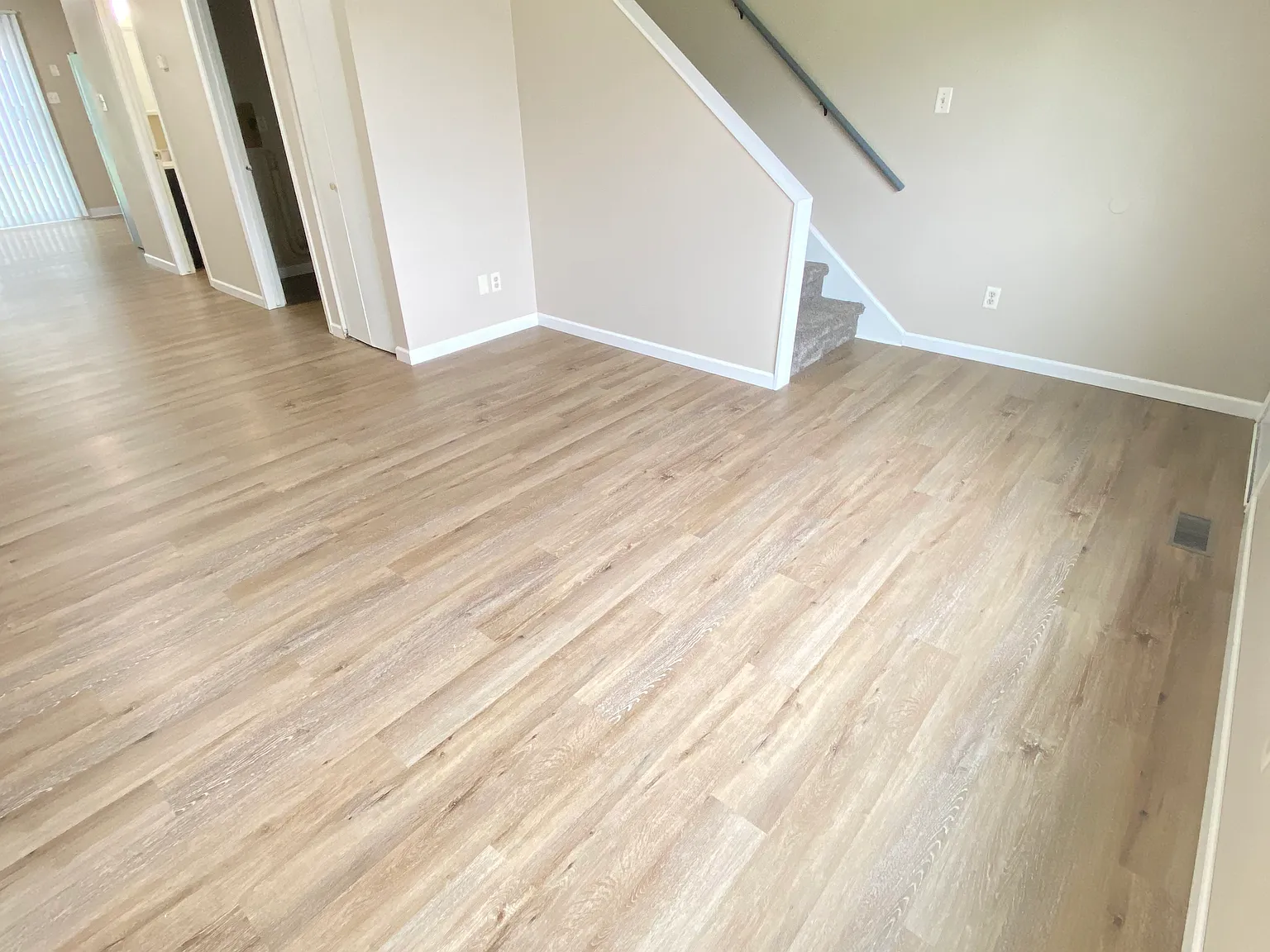 2 bed, 1.5 bath, 1200 sqft, $1,300 — Photo 3