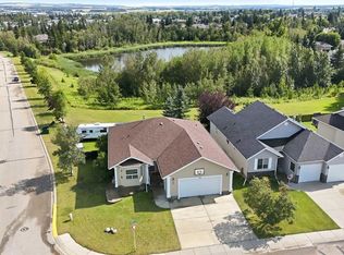 2 N Estella Cres, Lacombe, AB T4L2M4