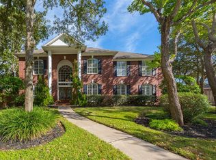 914 Pinewood Ln, Seabrook, TX 77586