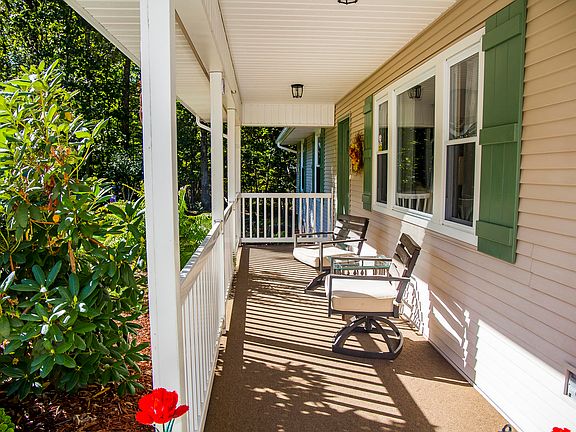 3rd image of 18 Julien Ct