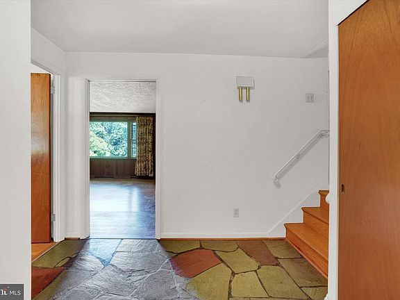 4th image of 2995 Dearborn Ln