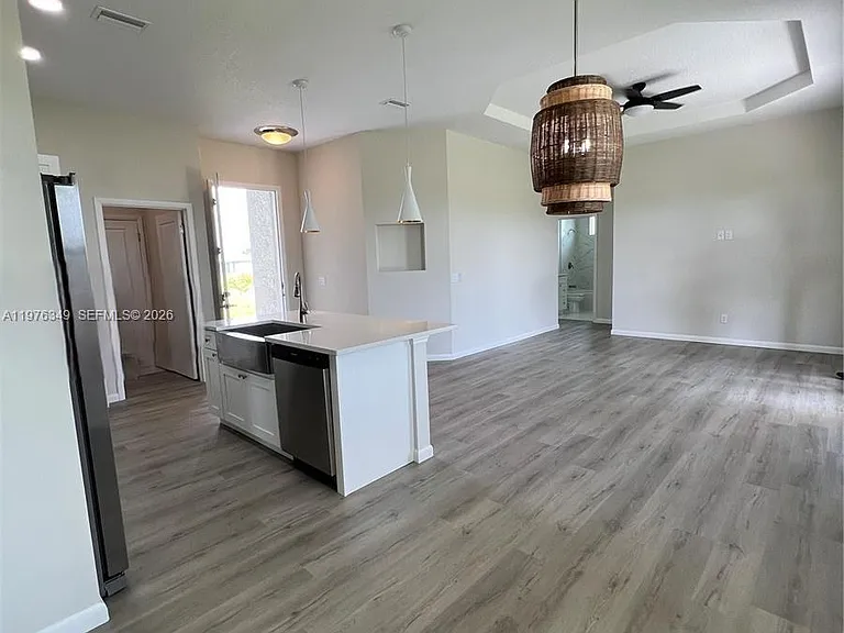 1088 Saturn Ct — Photo 5