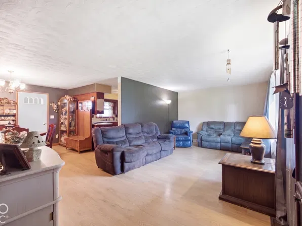 1040 Radio Ln, New Castle, IN 47362