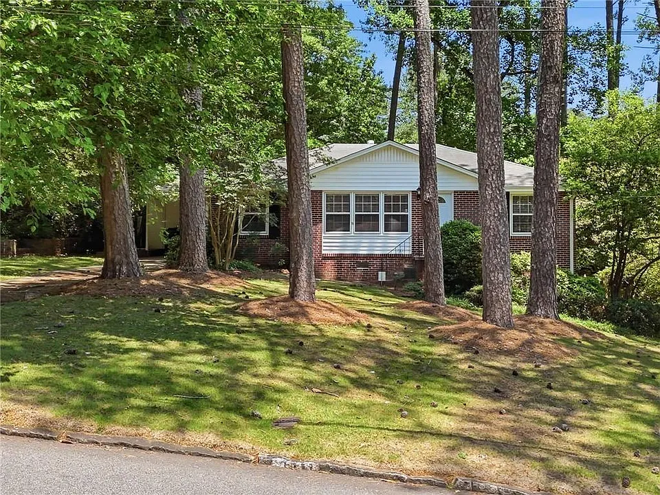 1111 N Valley Dr