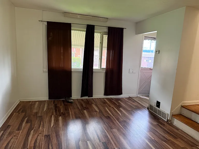 16212 Maplewood Ct — Photo 2
