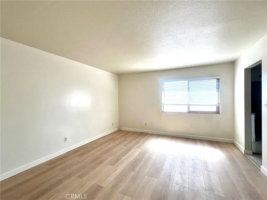3 bed, 2.5 bath, 1569 sqft, $3,700 — Photo 4