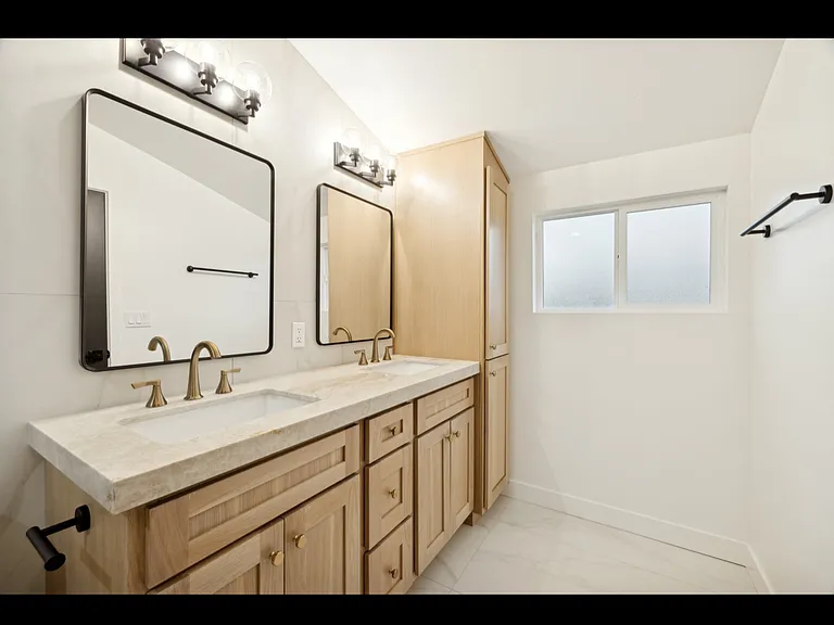 1216 W Rovey Ave — Photo 18