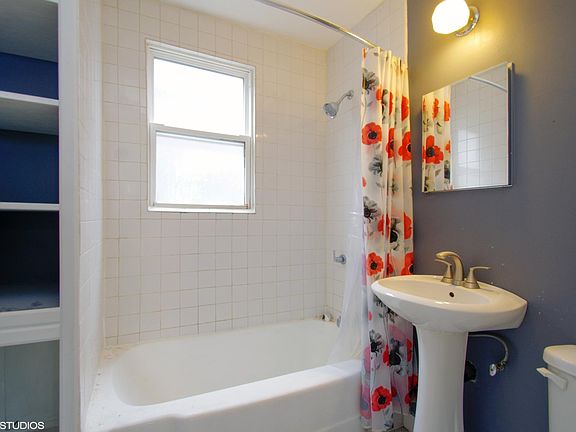4th image of 3707 W McLean Ave APT 2R